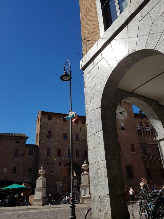 A Due Passi Dal Castello Apartment Ferrara Exterior photo
